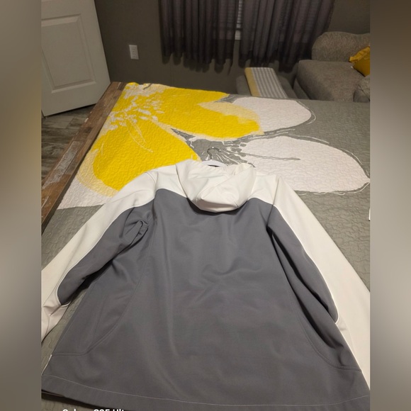 Stylish Women's Ski Jacket in White and Gray - Picture 3 of 3